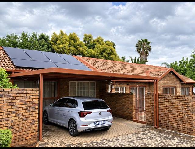 3 BEDROOM TOWNHOUSE FOR SALE IN AMBERFIELD